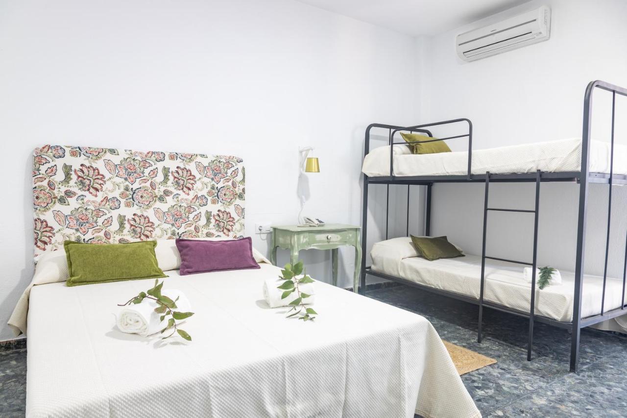 Hotel Marhava كونيل ذي لا فرونتيرا المظهر الخارجي الصورة