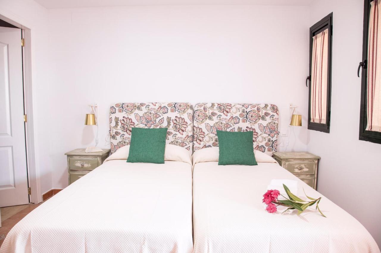 Hotel Marhava كونيل ذي لا فرونتيرا المظهر الخارجي الصورة