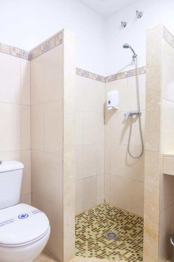 Hotel Marhava كونيل ذي لا فرونتيرا المظهر الخارجي الصورة